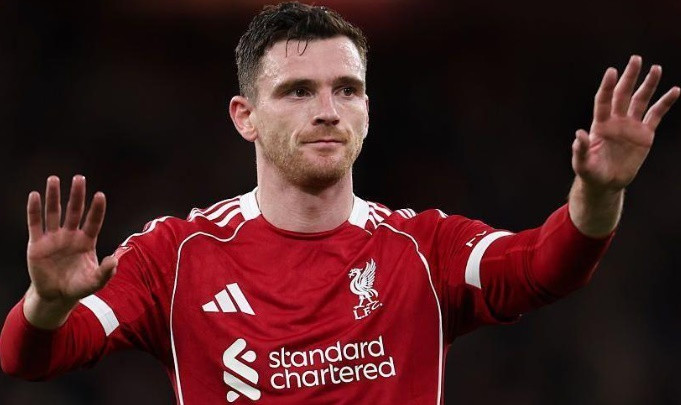 Hậu vệ Andy Robertson rời sân Anfield sau gần một thập kỷ gắn bó.