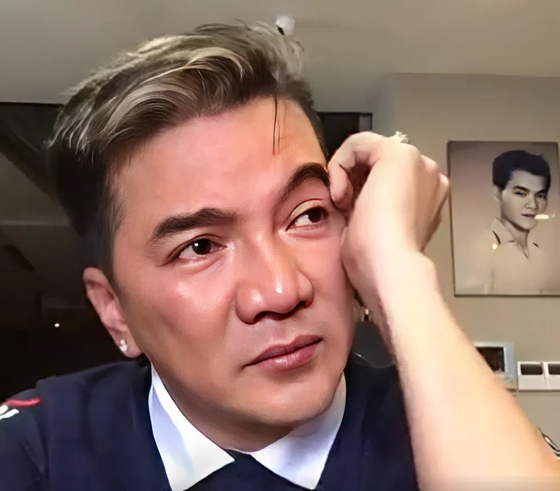 Đàm Vĩnh Hưng nghẹn ngào khi chia sẻ về mẹ.
