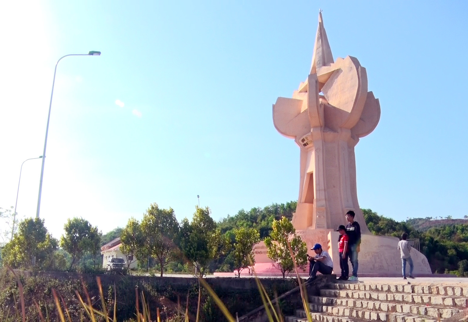 Tượng đài chiến thắng Khu di tích lịch sử cách mạng Khu VI - tại huyện Cát Tiên, Lâm Đồng