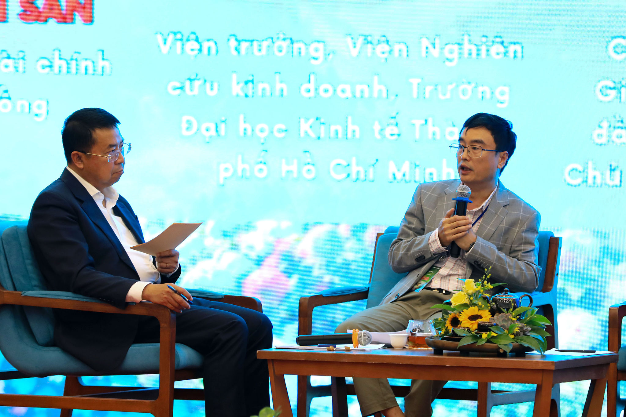 6 GS. TS. Võ Xuân Vinh, Viện trưởng Viện nghiên cứu kinh doanh, Trường Đại học Kinh tế TP. Hồ Chí Minh chia sẻ việc đề xuất cơ chế đặc thù phát triển hạ tầng của Lâm Đồng