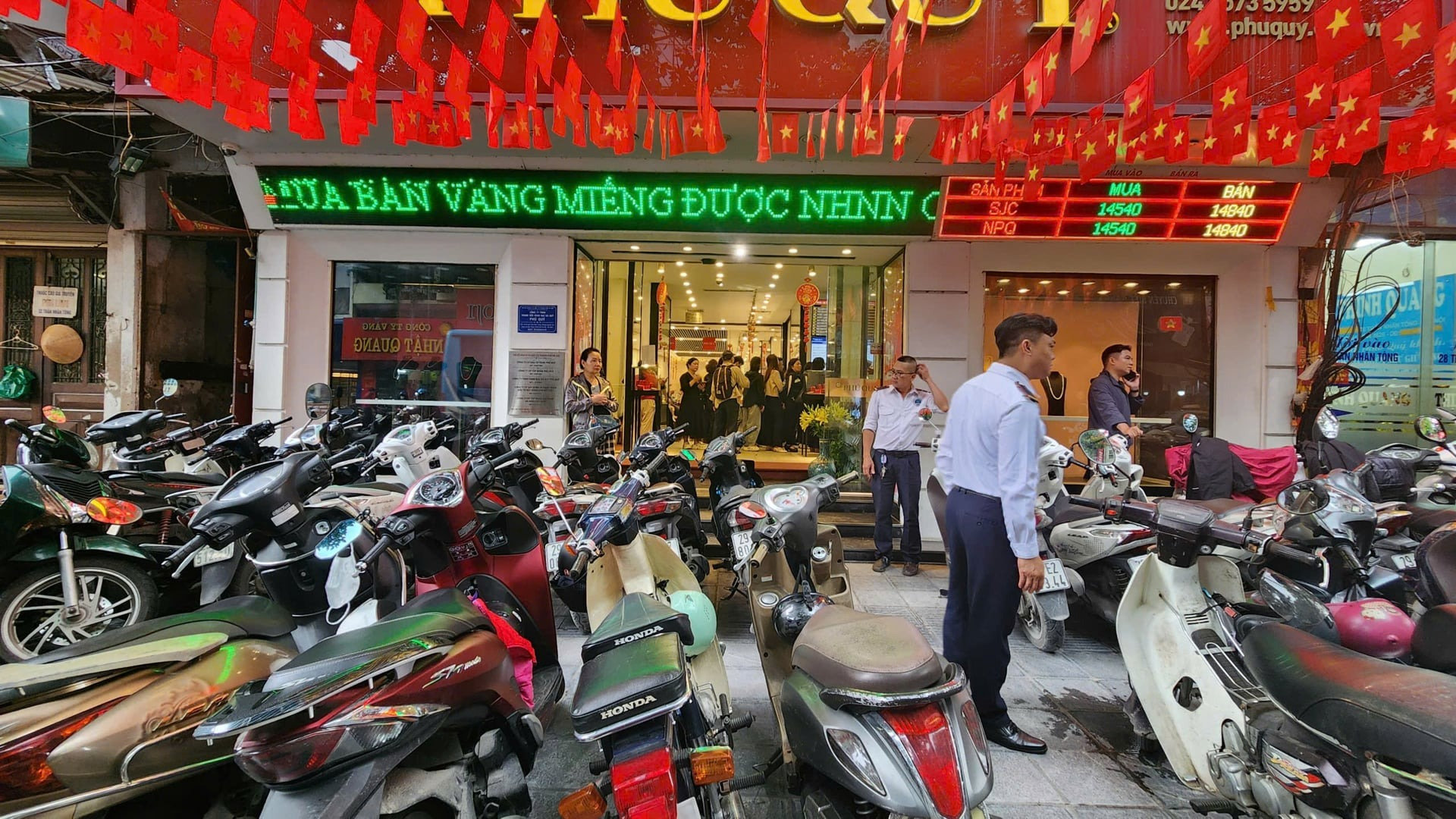 Giá vàng 24k 9999 hôm nay trưa 31/5/2026: Bảng giá vàng SJC BTMC BTMH DOJI, vàng thế giới