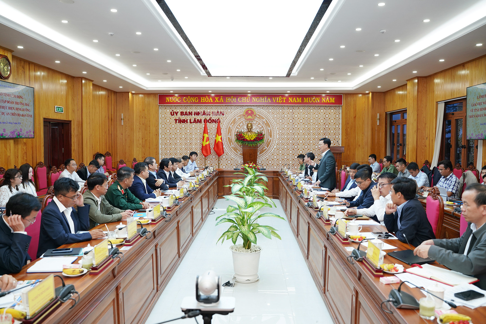 Lam Dong provincial leaders meet Truong Hai Group (THACO)