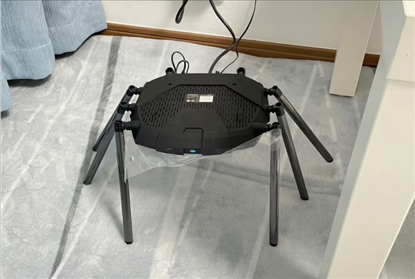 How to arrange WiFi router antennas