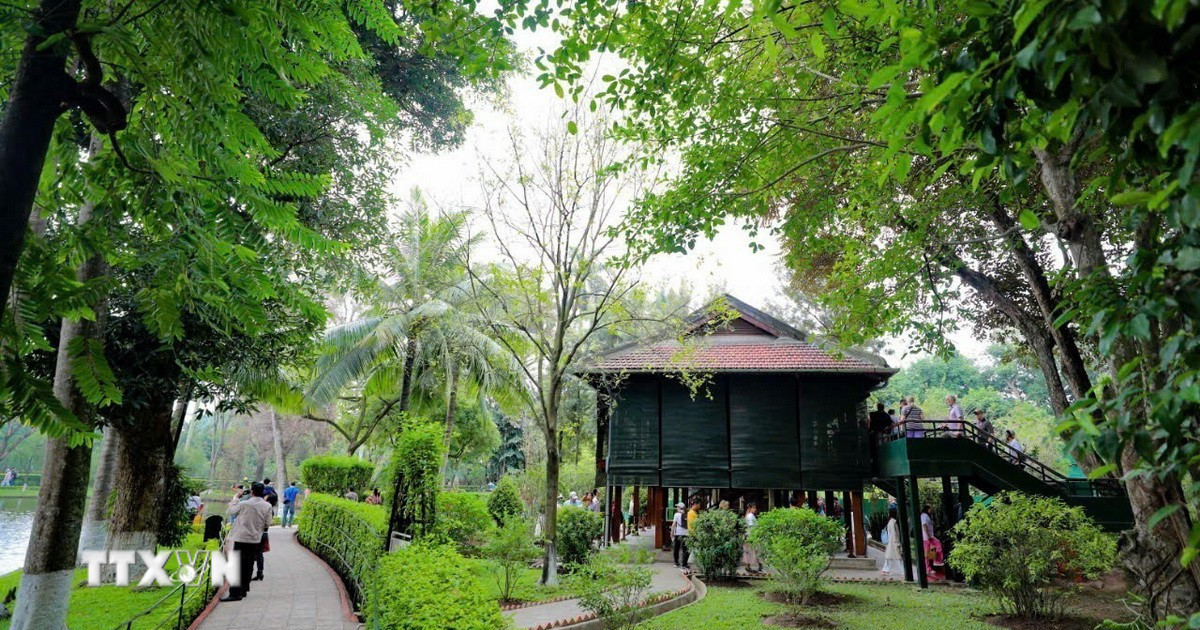 Triển lãm ảnh, ra mắt sách kỷ niệm 115 năm ngày Bác Hồ ra đi tìm đường cứu nước