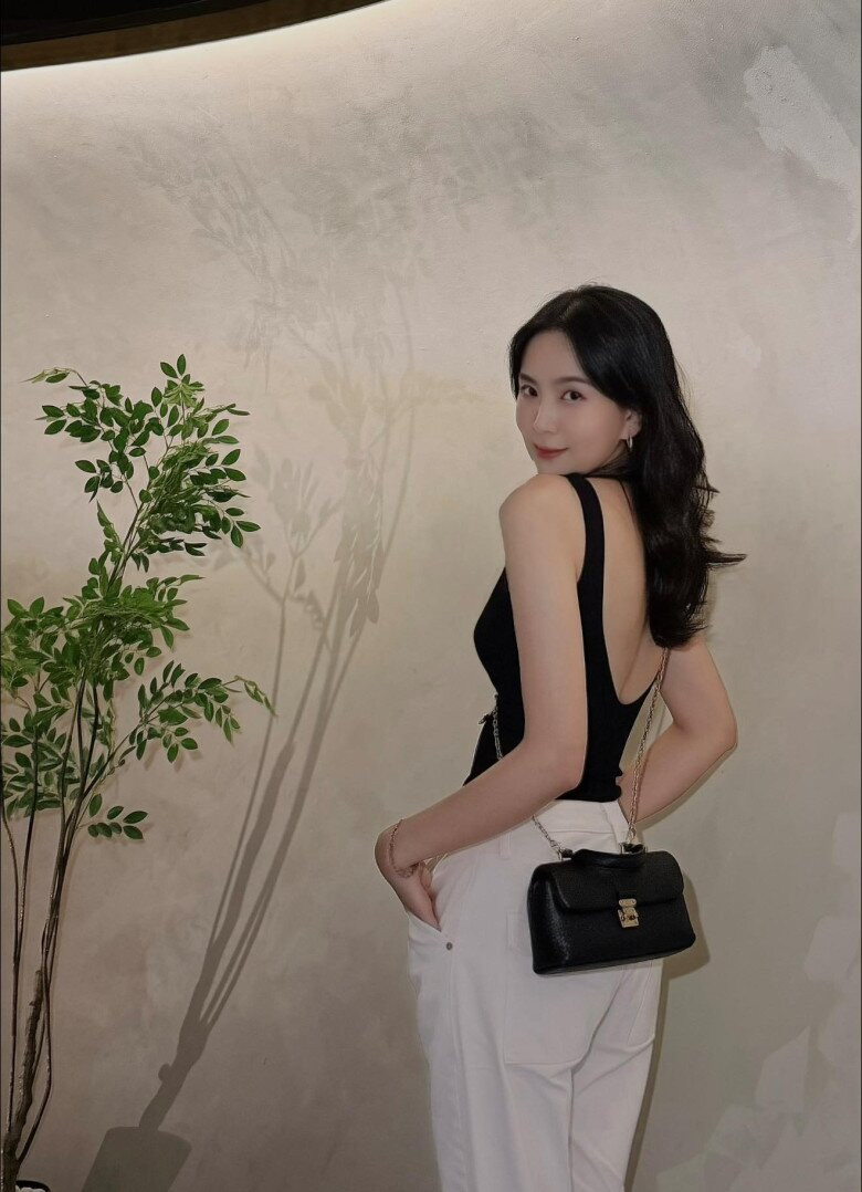 MC Mai Ngọc tự tin khoe vóc dáng thon gọn với vòng eo 58 cm