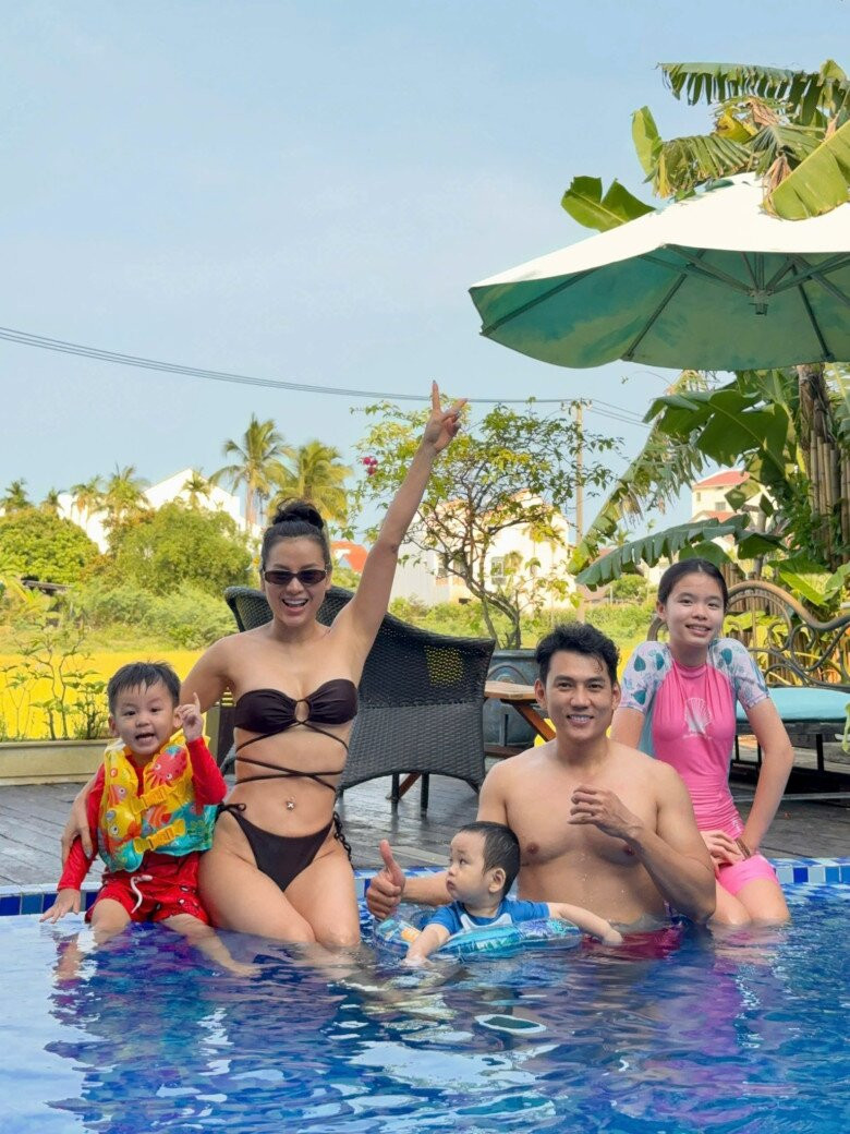 Á hậu Hoàng My và con gái Ayla trong bộ ảnh nàng thơ