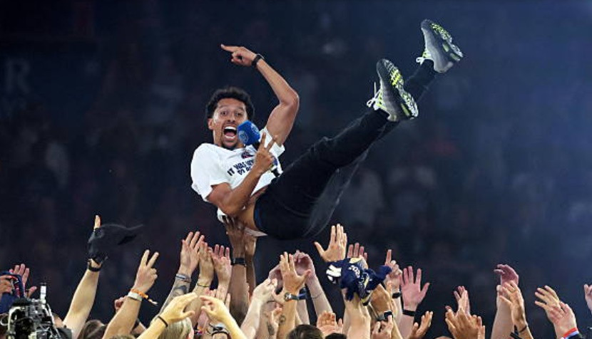 Marquinhos thể hiện bản lĩnh của một trung vệ hàng đầu thế giới trong màu áo PSG.