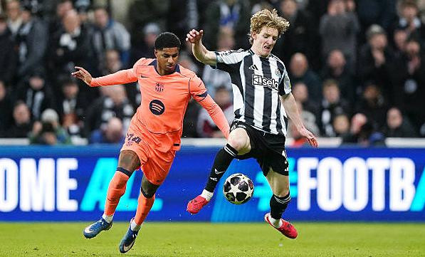 Sự khác biệt về phong cách thi đấu giữa Marcus Rashford và Anthony Gordon mang lại các lựa chọn đa dạng.