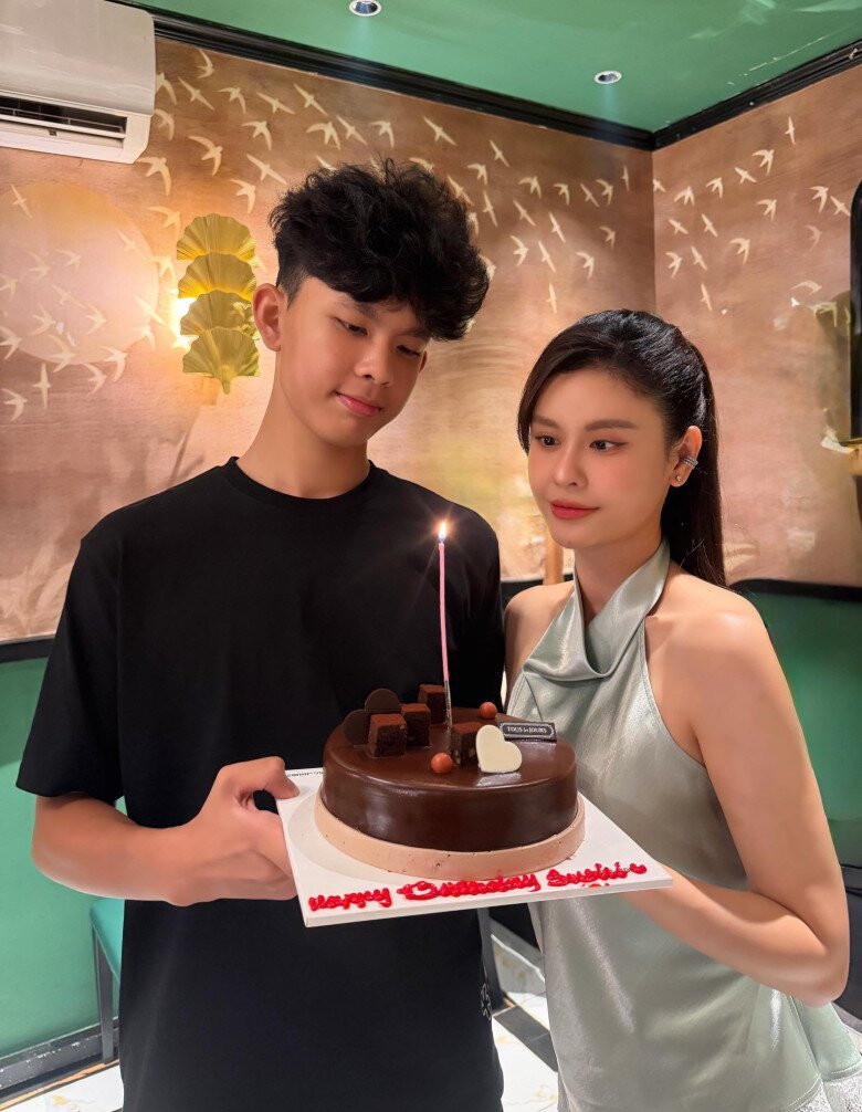 Trương Quỳnh Anh và con trai Sushi