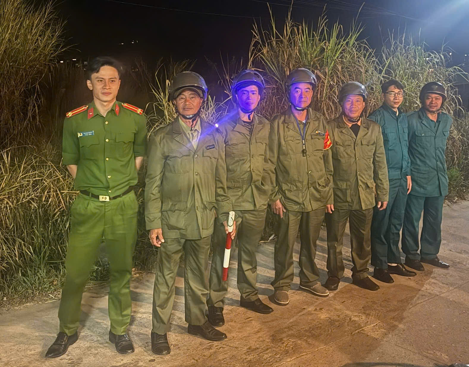 Tổ An ninh trật tự làng Quảng Thừa tuần tra đêm