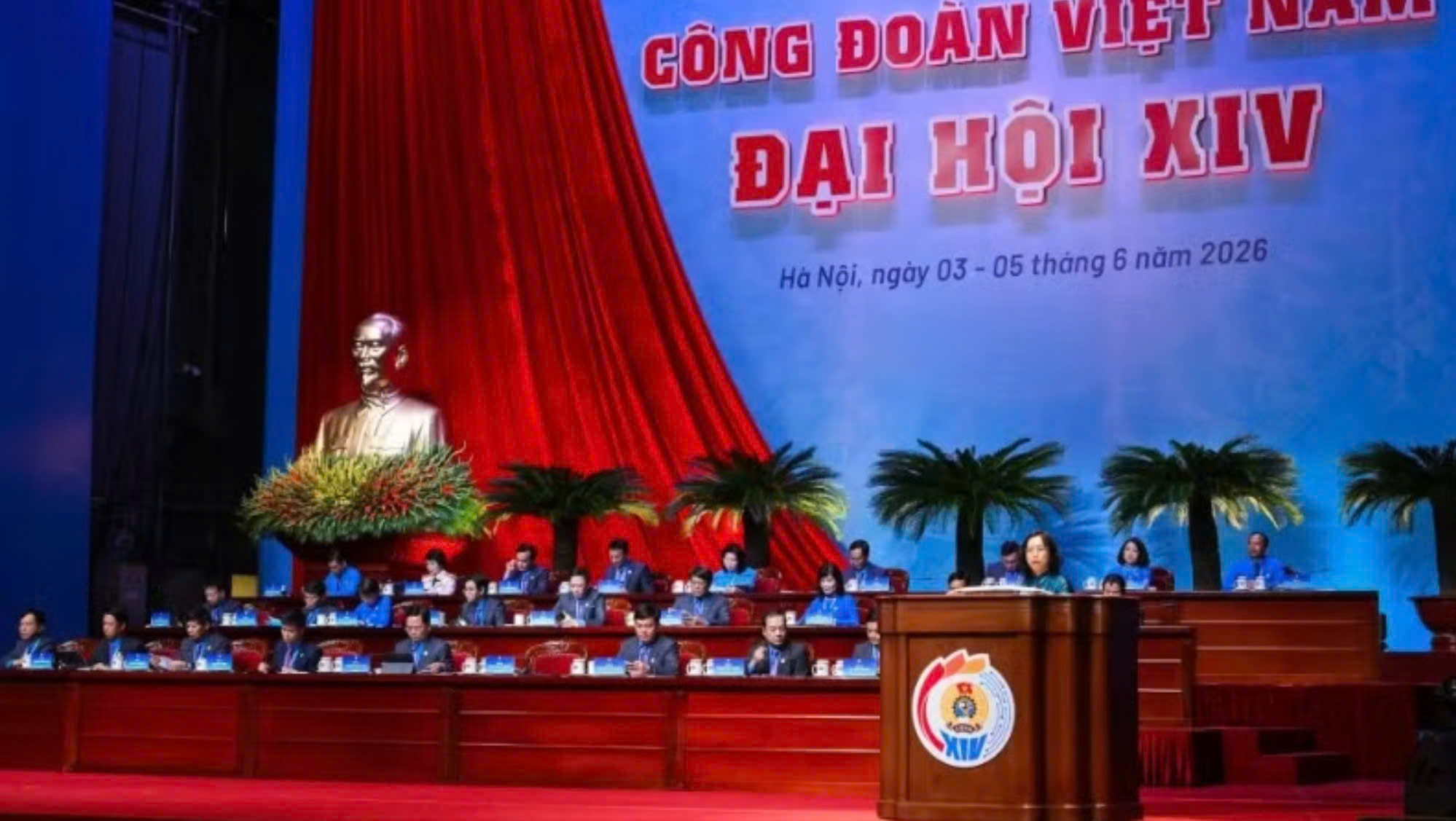 Phiên họp thứ nhất Đại hội XIV Công đoàn Việt Nam. (Ảnh: BẢO LONG)