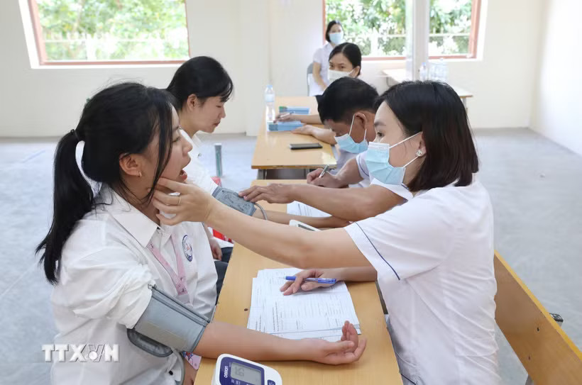 Khám sức khỏe cho Db451 sòng bạc trực tuyến Trường THPT Đình Lập, huyện Đình Lập, Link vào Lạng Sơn. (Ảnh: Anh Tuấn/TTXVN)
