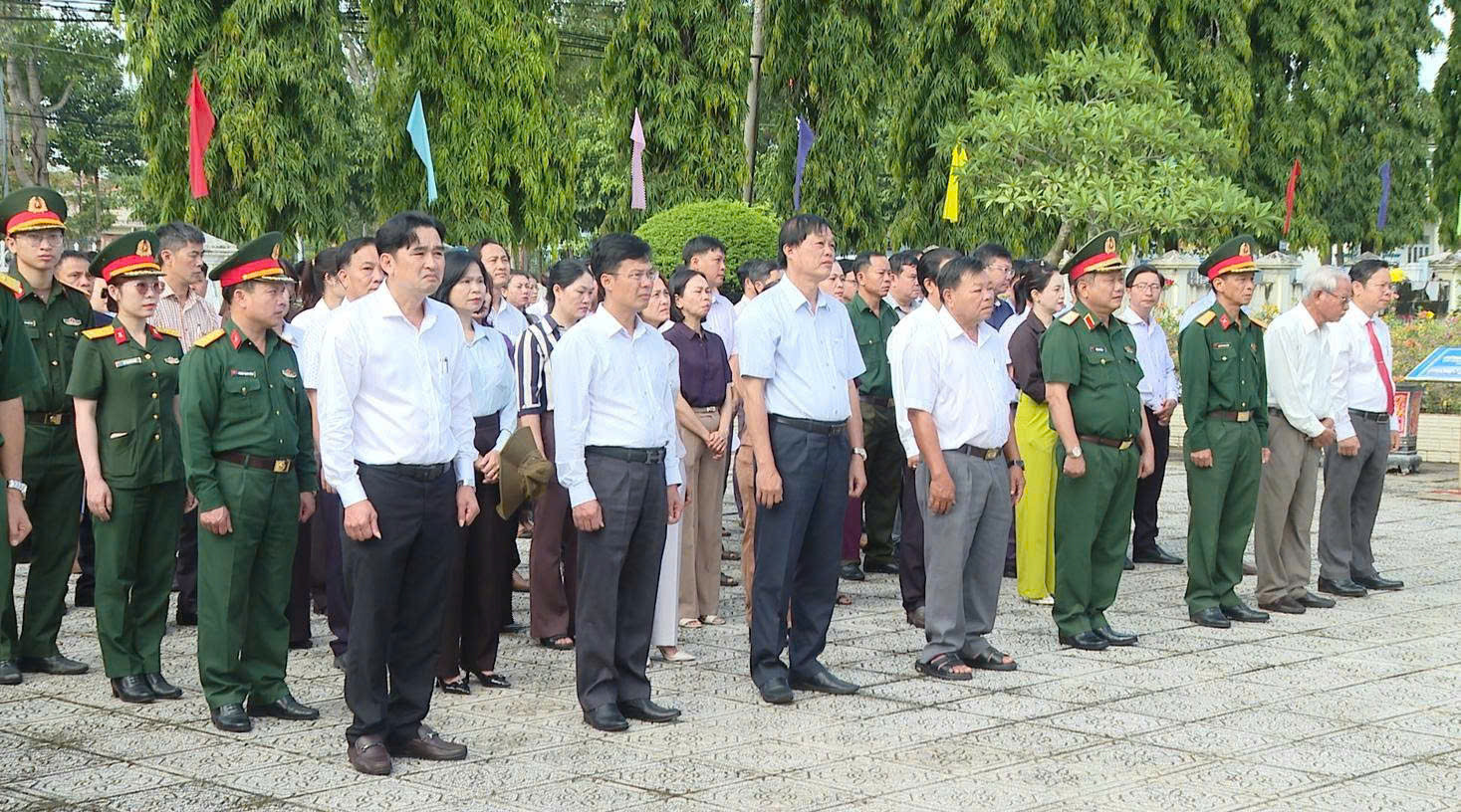 cac-dai-bieu-tuong-niem-tri-an-anh-hung-liet-si(2).jpg