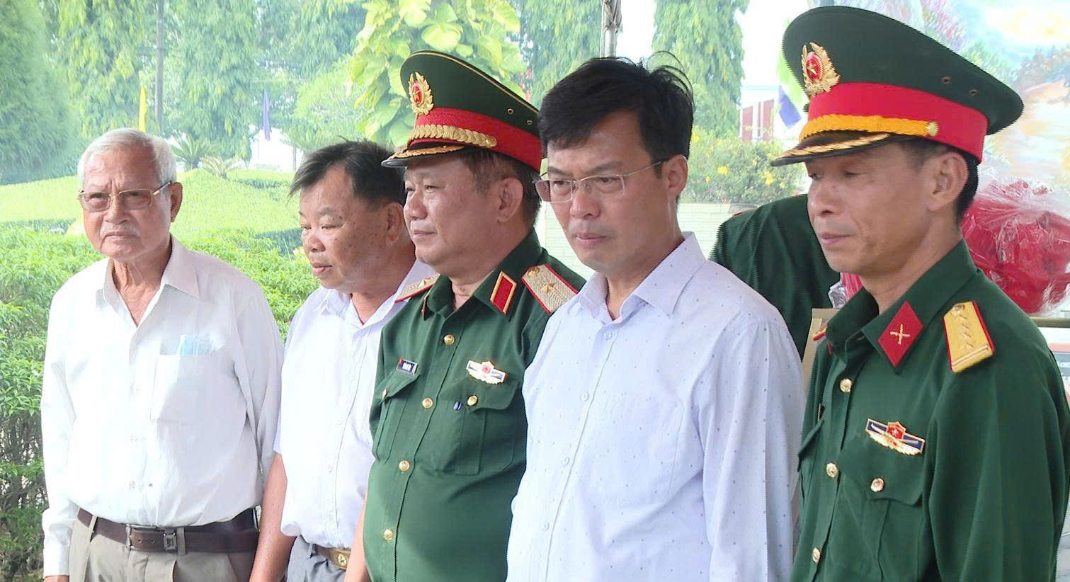 chi-tam-pho-chinh-uy-truong-ban-chi-dao-515-quan-khu-7-theo-doi-chi-dao-cong-tac-lay-mau-xac-dinh-danh-tinh-hai-cot-liet-si(1).jpg