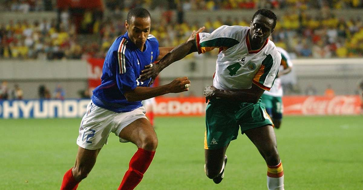 Senegal tạo nên cú sốc lớn khi đánh bại ĐT Pháp tại trận khai mạc World Cup 2002.