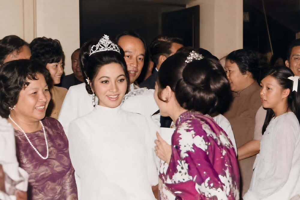 Ảnh hiếm đám cưới thế kỷ của nữ hoàng màn bạc Thẩm Thúy Hằng và chồng tiến sĩ
