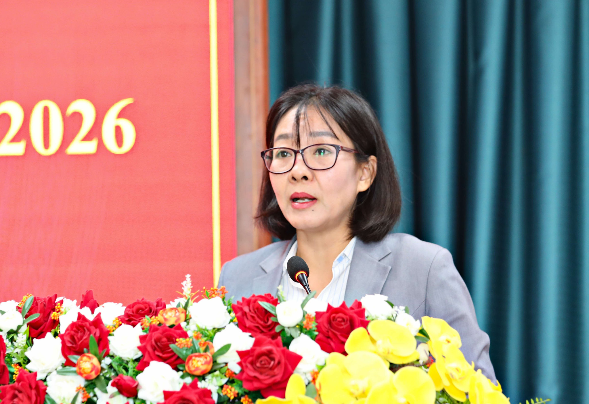 Phó Giám đốc Sở Văn hóa và Du lịch tỉnh Khúc Thị Thoi báo cáo đánh giá hoạt động báo chí, truyền thông tháng 5.2026 và công tác quản lý nhà nước về báo chí