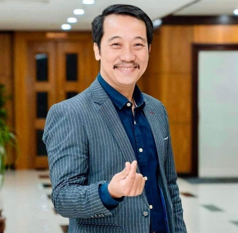 Nghệ sĩ Thanh Bình xuất hiện với vẻ ngoài điềm đạm, anh thường được giao các vai bố đơn thân trên phim.