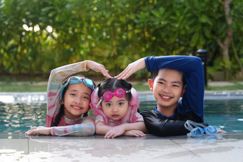 Khánh Thi không định hướng 3 con nối nghiệp mà để các bé tự do phát triển.