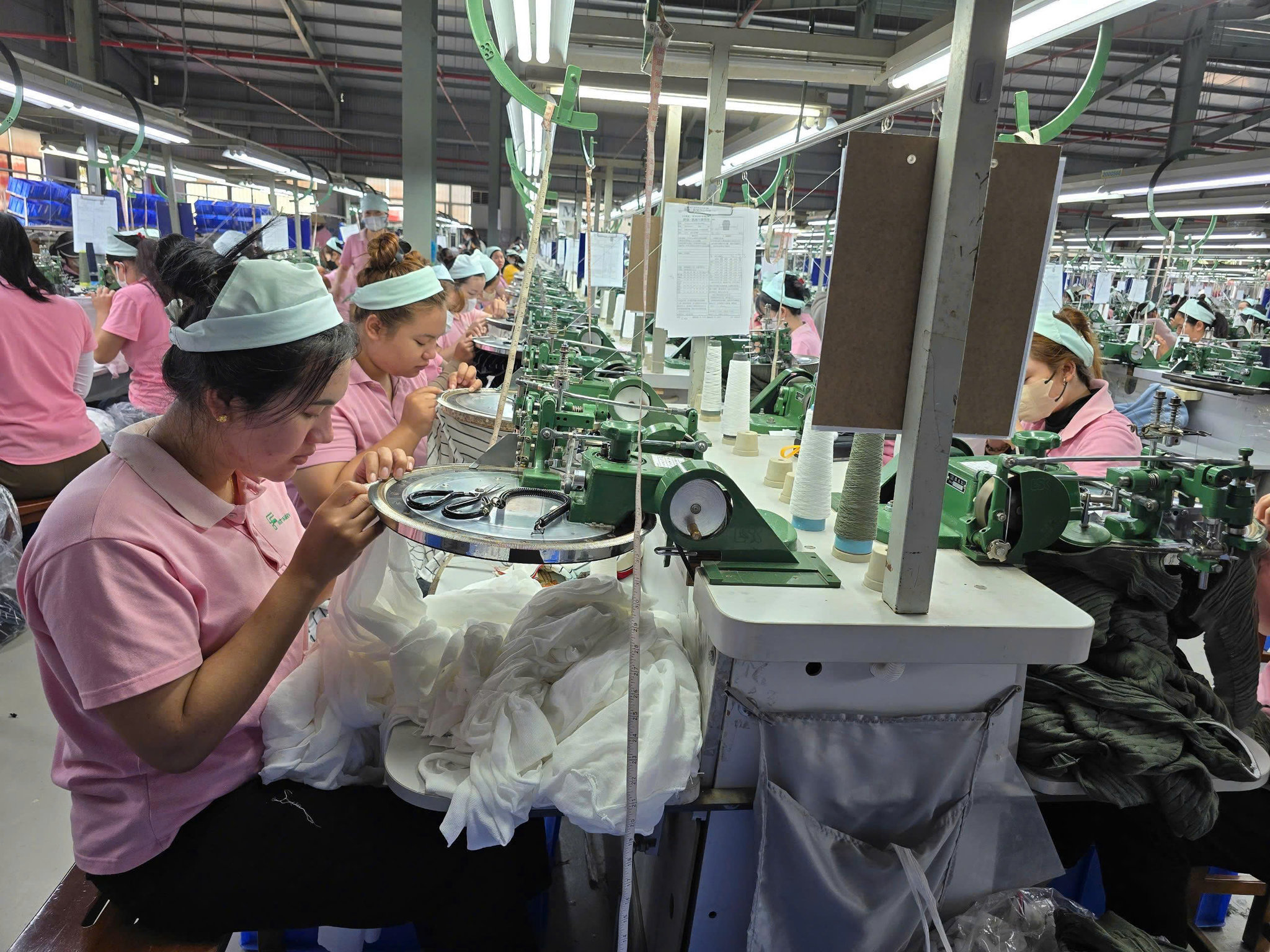 Sản xuất may mặc ở KCN Lộc Sơn