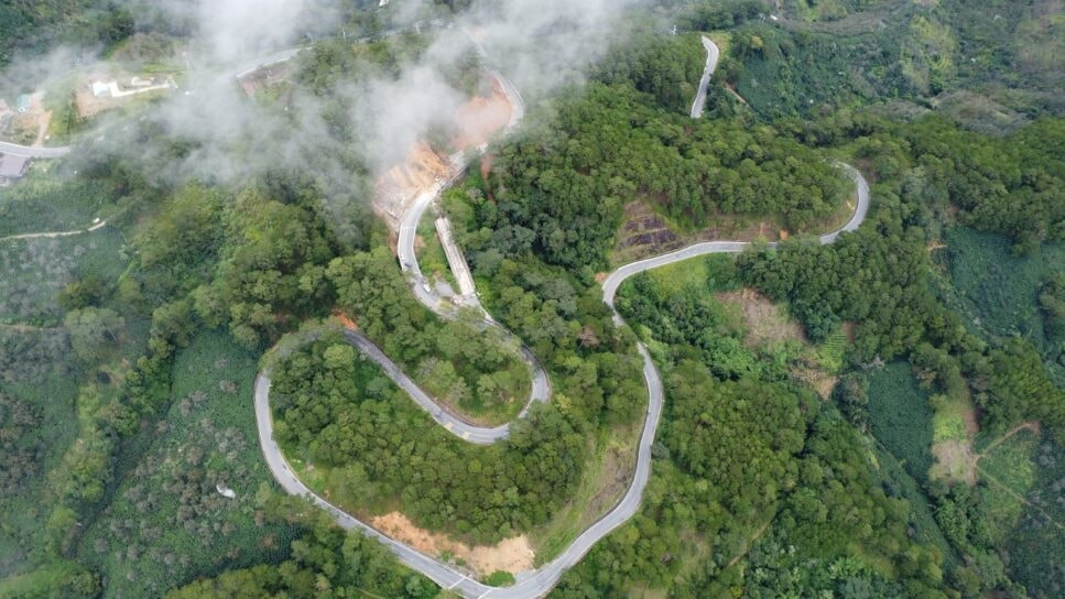 Đèo D’ran là tuyến giao thông huyết mạch nối Đà Lạt với đèo Sông Pha (quốc lộ 27) dẫn xuống Phan Rang - Khánh Hòa