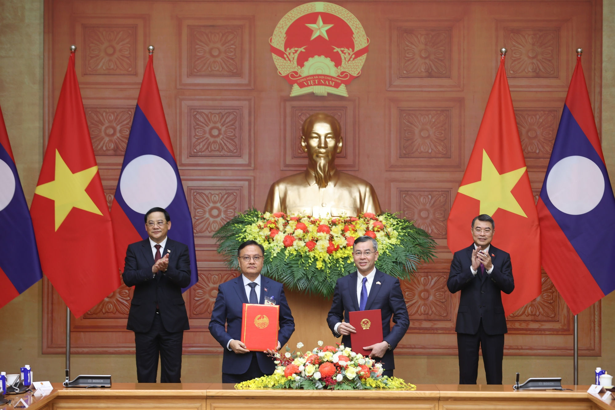 Việt Nam và Lào trao nhiều văn kiện hợp tác quan trọng- Ảnh 1. Việt Nam và Lào trao nhiều văn kiện hợp tác quan trọng- Ảnh 1.