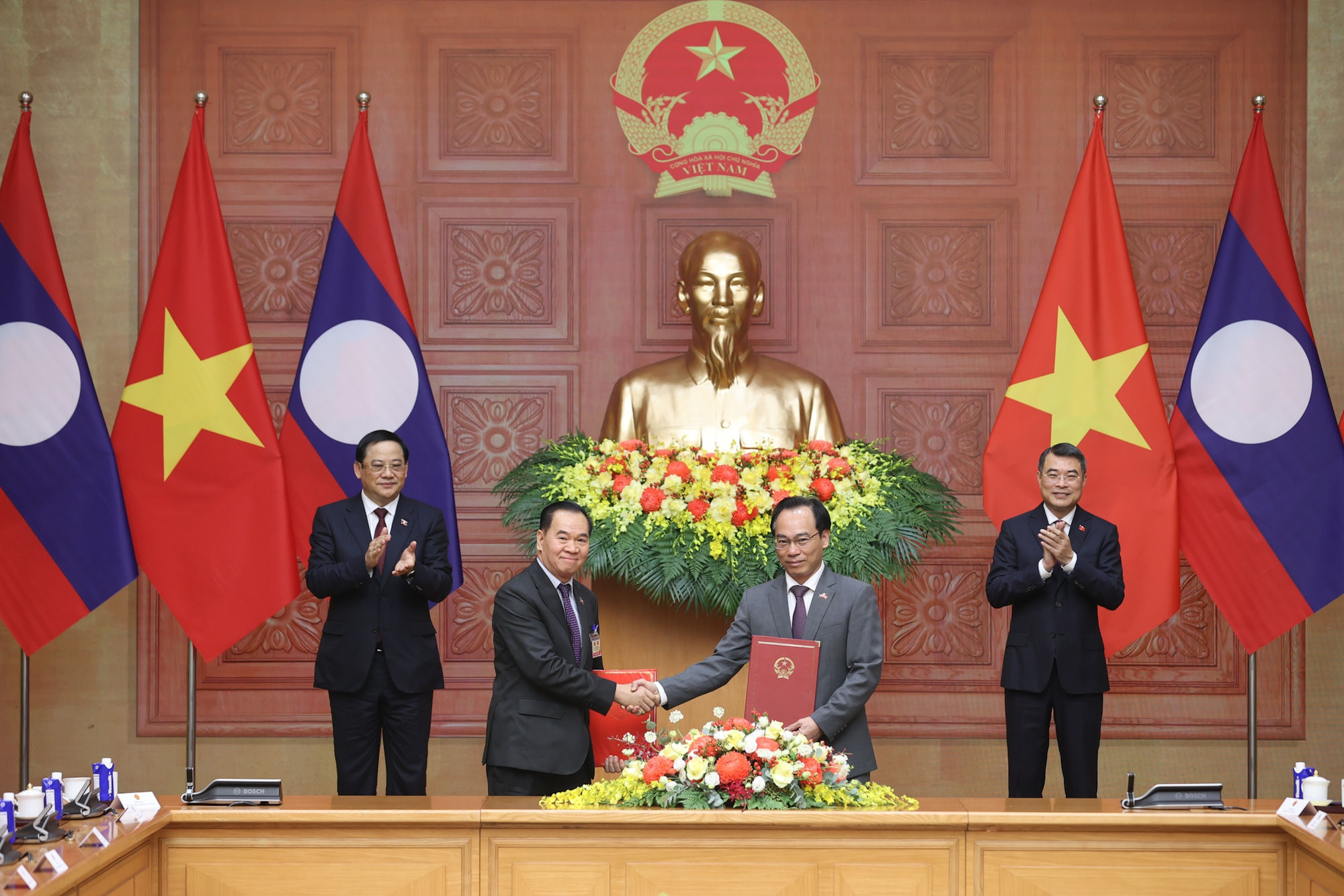Việt Nam và Lào trao nhiều văn kiện hợp tác quan trọng- Ảnh 2. Việt Nam và Lào trao nhiều văn kiện hợp tác quan trọng- Ảnh 2.