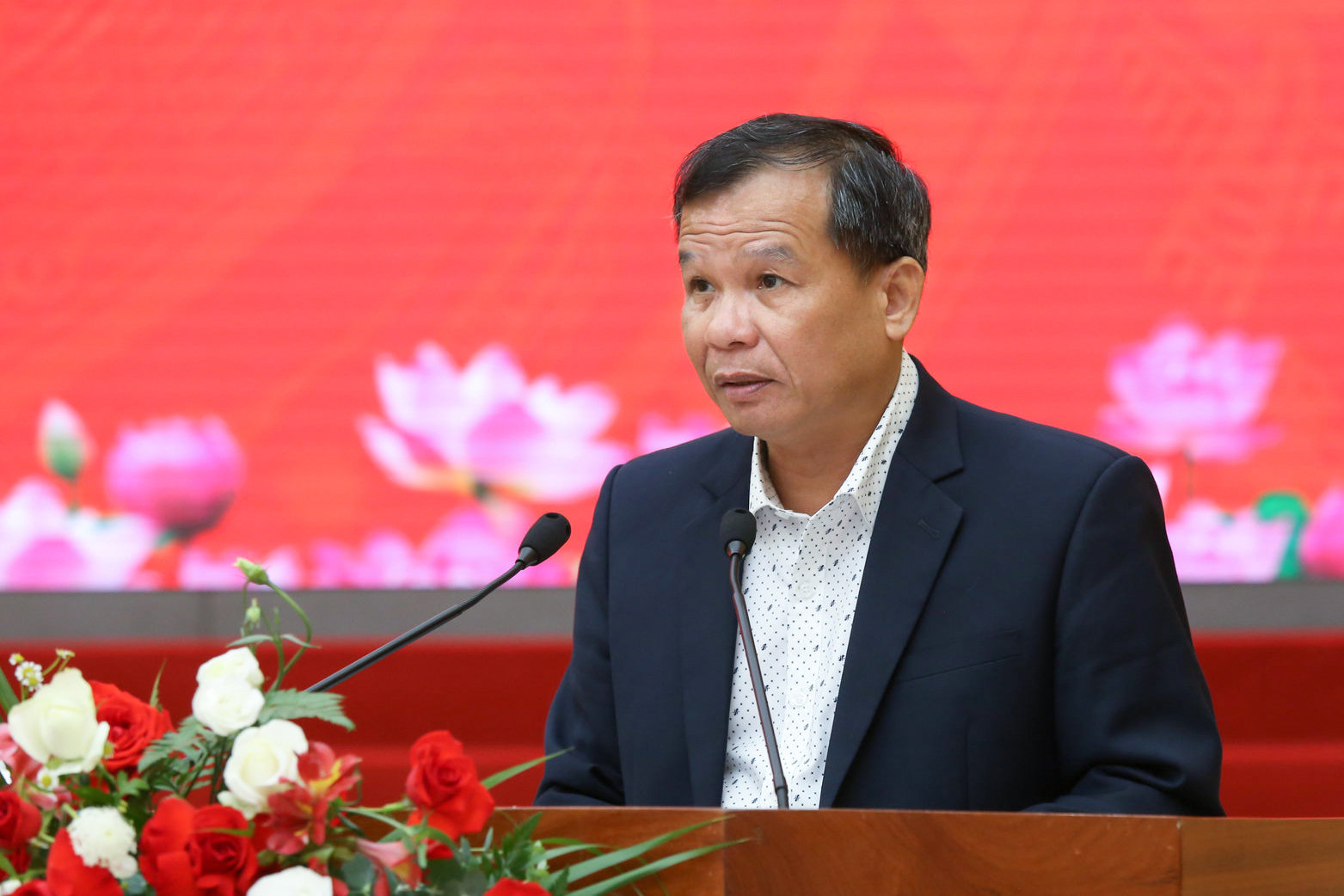 dong-chi-le-minh-quang-pho-truong-ban-tuyen-giao-va-dan-van-tinh-uy-bao-cao-tai-hoi-nghi(1).jpg
