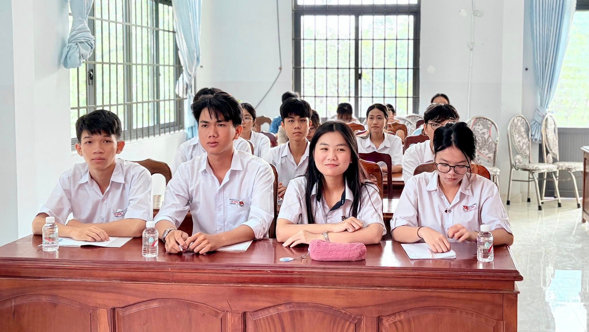 Học sinh xã Cát Tiên tham gia các lớp bồi dưỡng nhận thức Đảng