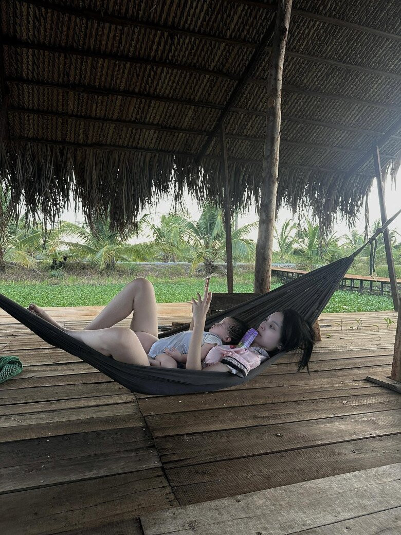 Diệp Lâm Anh lặn biển cùng bạn trai.
