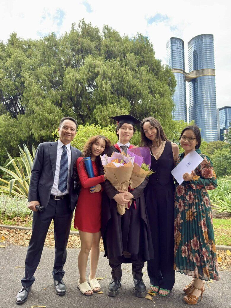 Gia đình diva Mỹ Linh sang Úc chứng kiến ngày vui của Anh Duy.