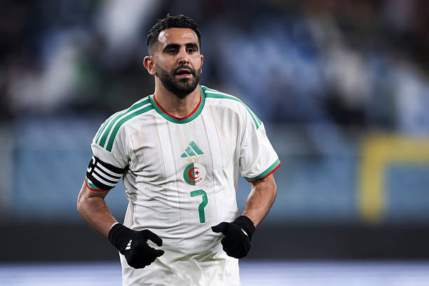 Riyad Mahrez sở hữu kỹ thuật cá nhân điêu luyện cùng khả năng gây đột biến cao cho hàng công Algeria.
