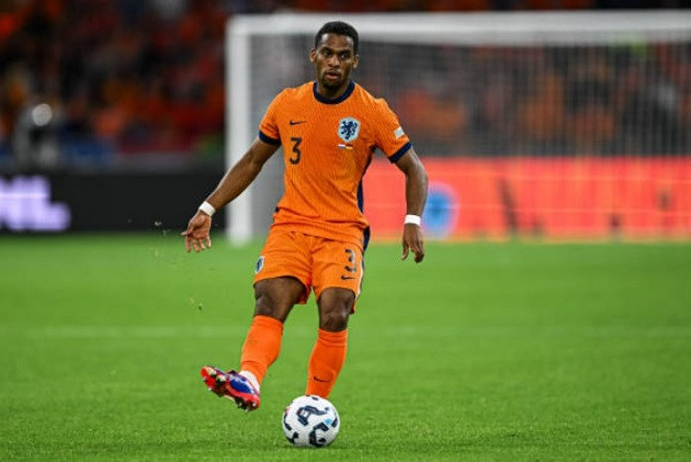 Hậu vệ Jurrien Timber chính thức lỡ hẹn với World Cup 2026 do chấn thương háng