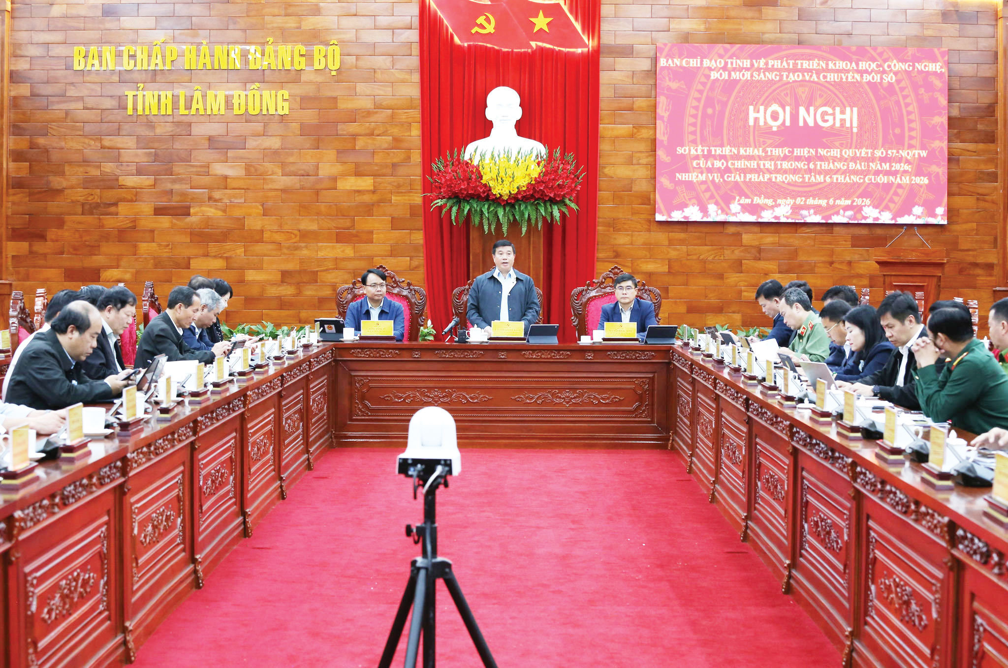t4_01_dong-chi-y-thanh-ha-nie-kdam-bi-thu-tinh-uy-lam-dong-phat-bieu-ket-luan-hoi-nghi-1-r.jpg