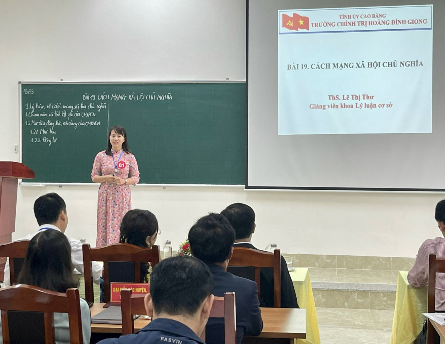 Đề xuất giảng viên trường chính trị, đào tạo, bồi dưỡng xếp lương gắn trực tiếp với bậc nghề nghiệp được giao- Ảnh 1.