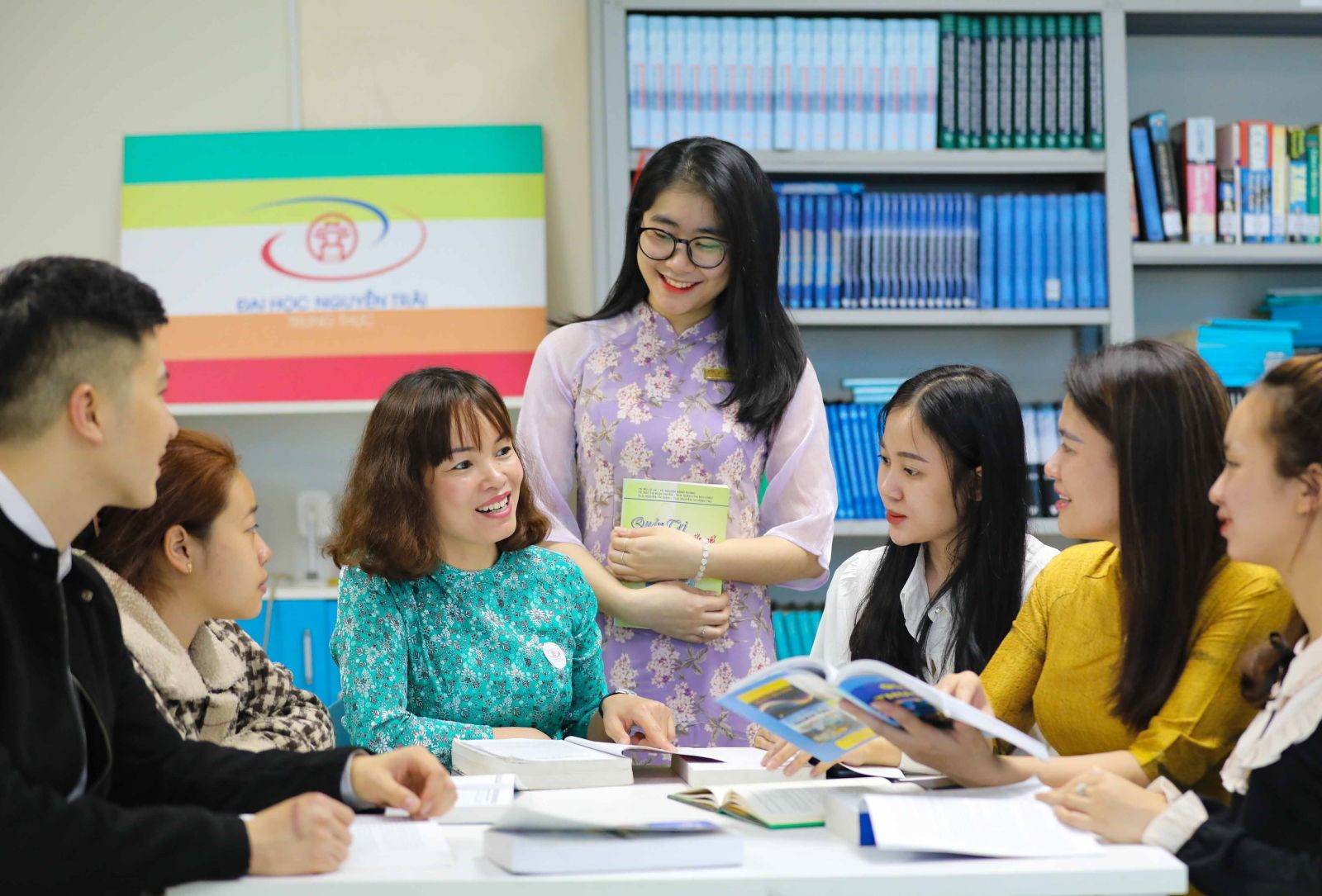 Đề xuất giảng viên trường chính trị, đào tạo, bồi dưỡng xếp lương gắn trực tiếp với bậc nghề nghiệp được giao- Ảnh 2.
