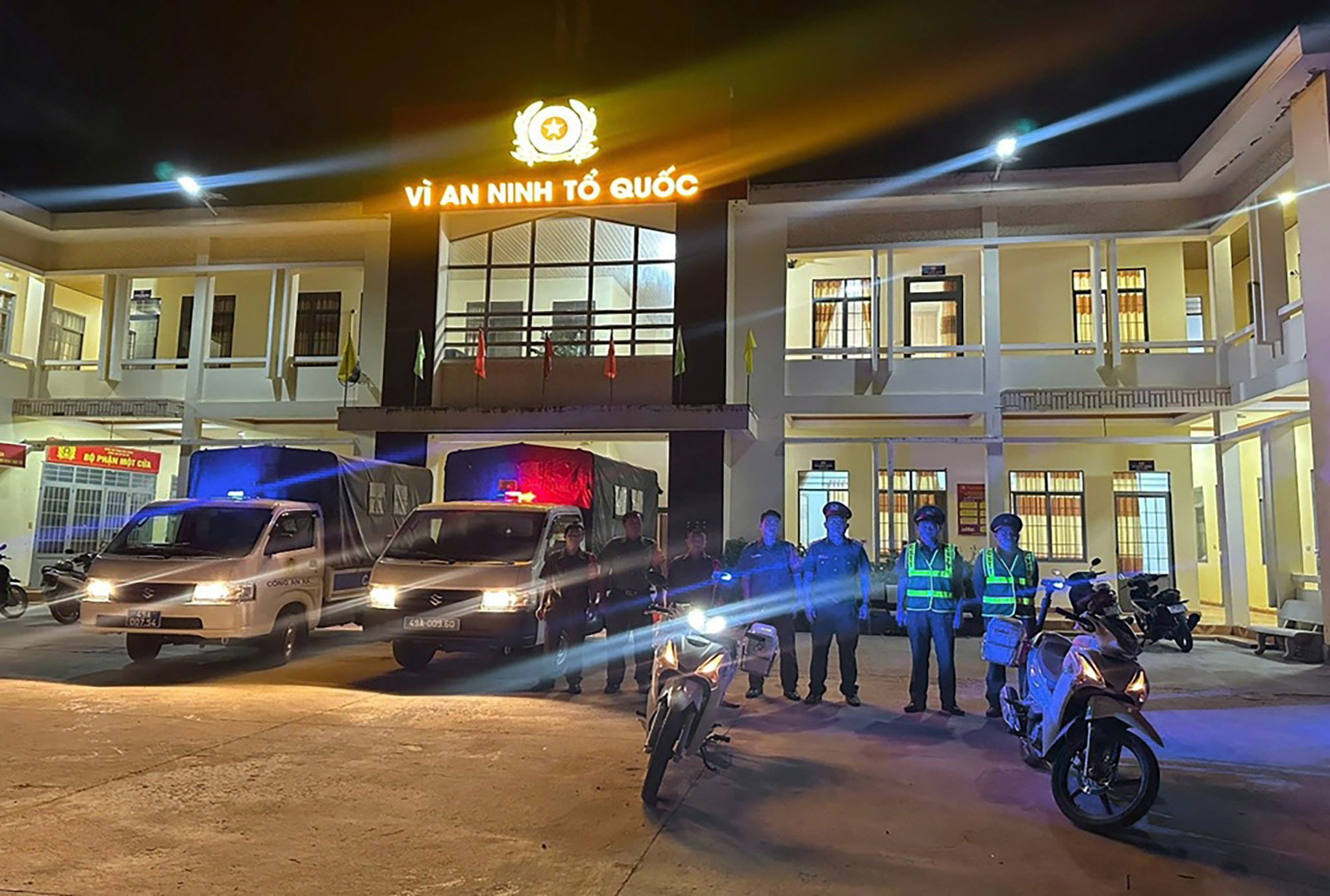 Công an xã Ka Đô ra quân thực hiện công tác tuần tra, kiểm soát an toàn giao thông