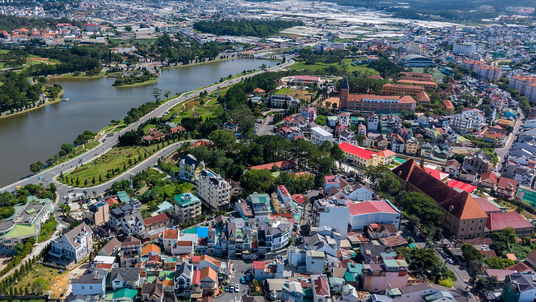 dlaat-phuong-lam-vien.jpg