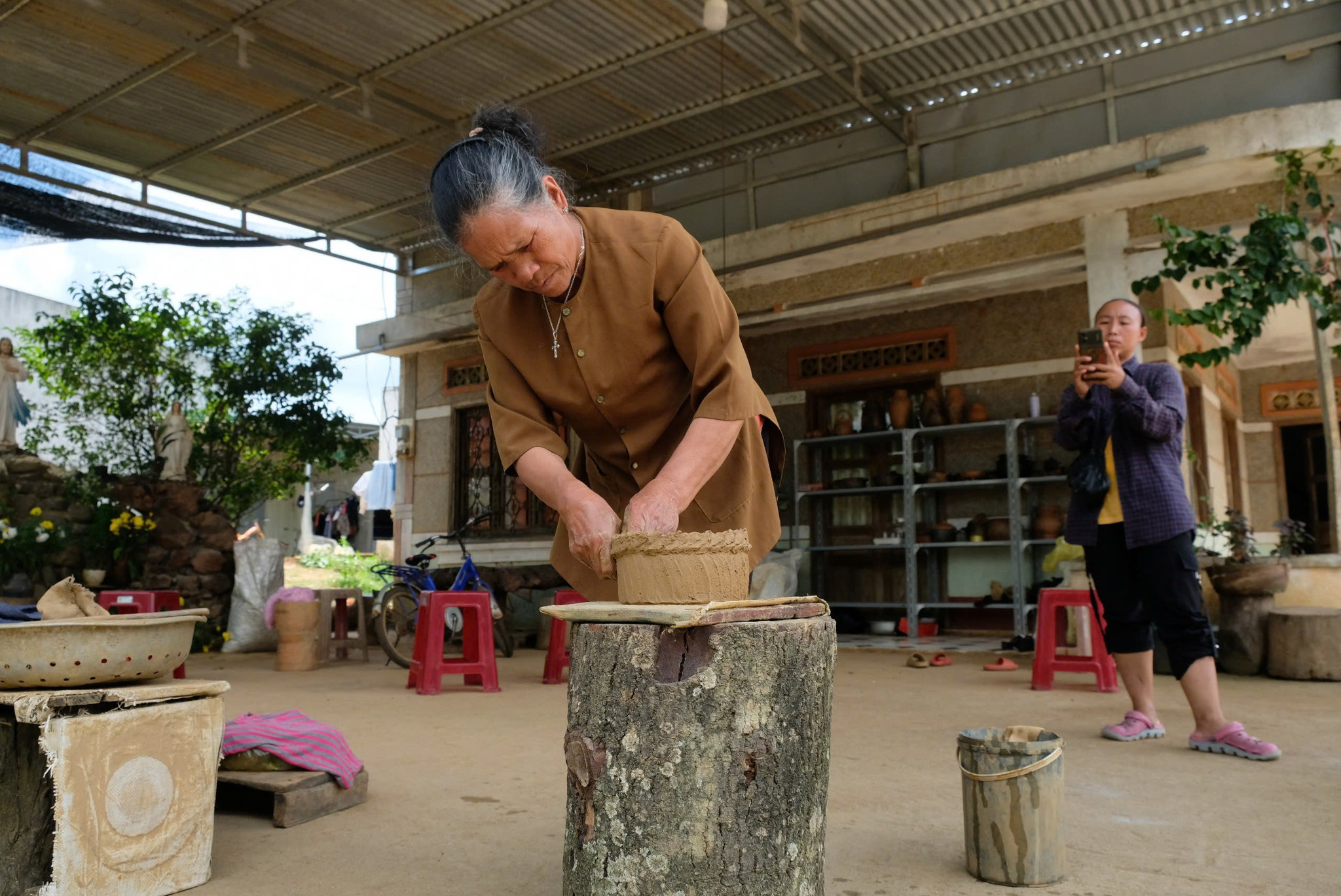 Bà Ma Ly tâm huyết với nghề gốm truyền thống của người Chy ru