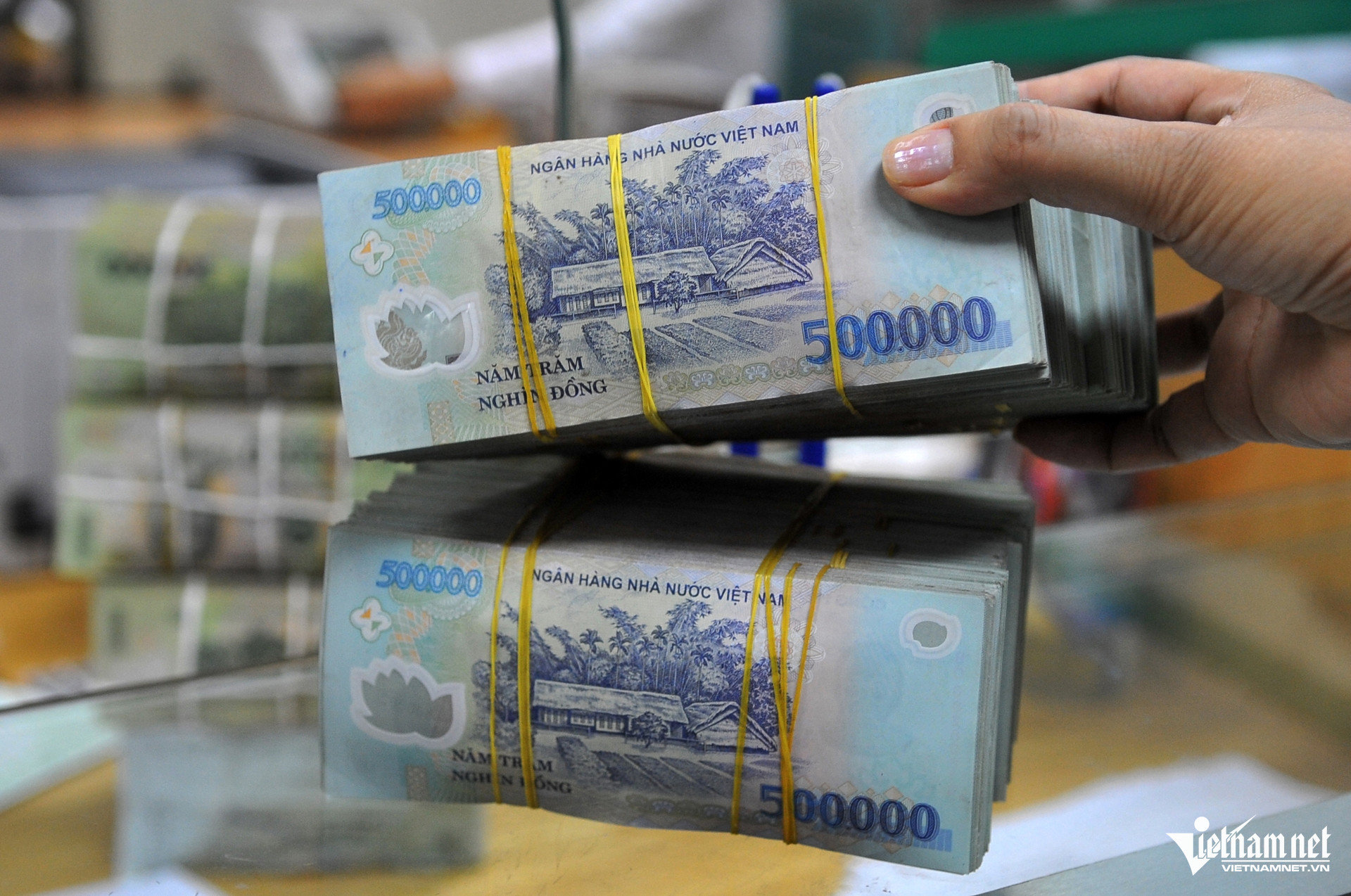 Nhiều ngân hàng phát hành chứng chỉ tiền gửi với lãi suất cao hơn lãi suất tiết kiệm