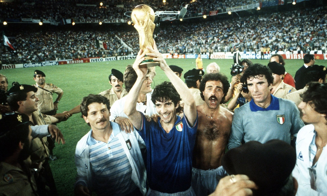 Paolo Rossi cùng danh hiệu World Cup 1982