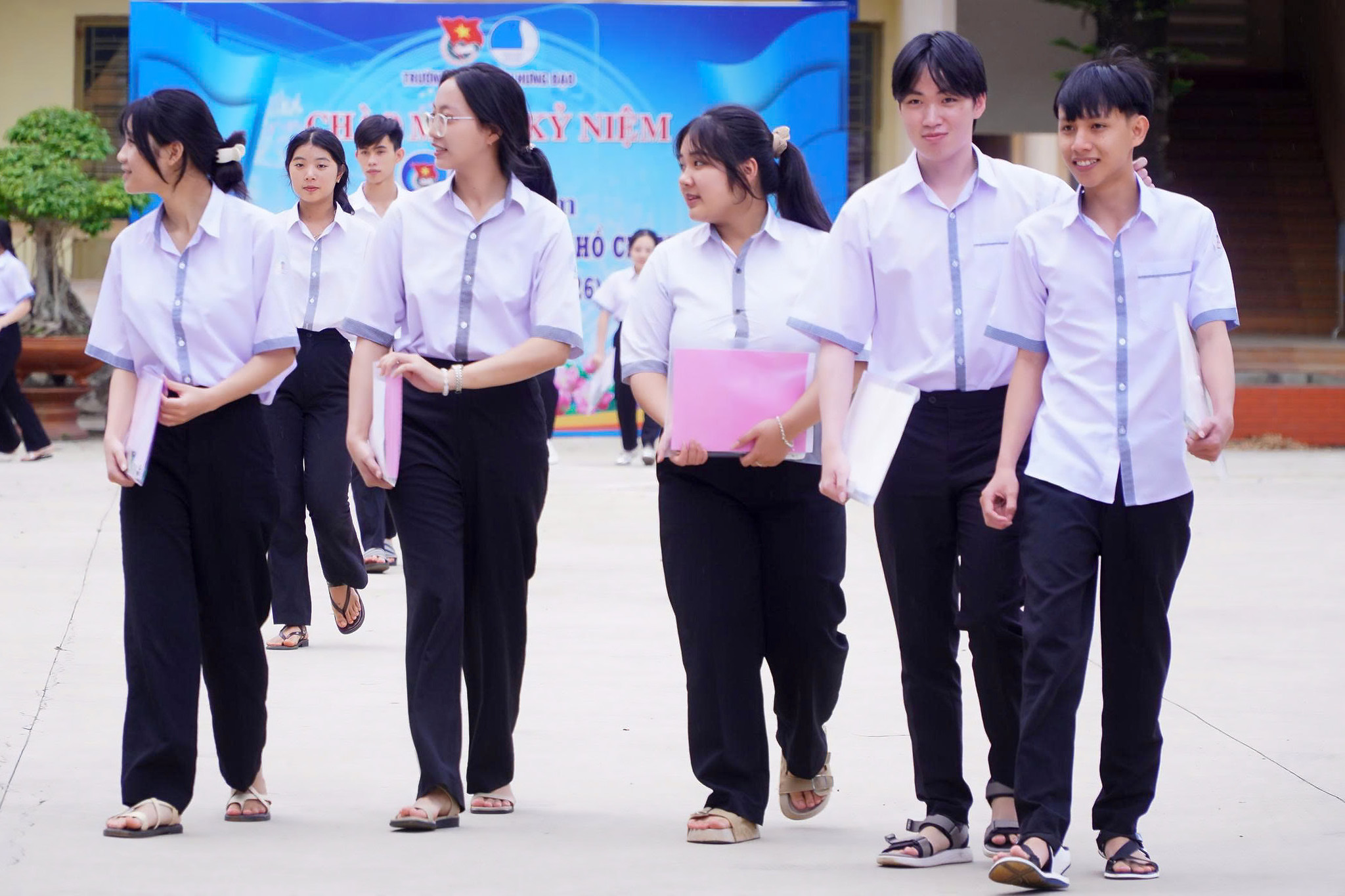Theo đánh giá của nhiều thí sinh, đề thi các môn tự chọn khó hơn so với năm 2025 và đề thi thử của tỉnh Lâm Đồng