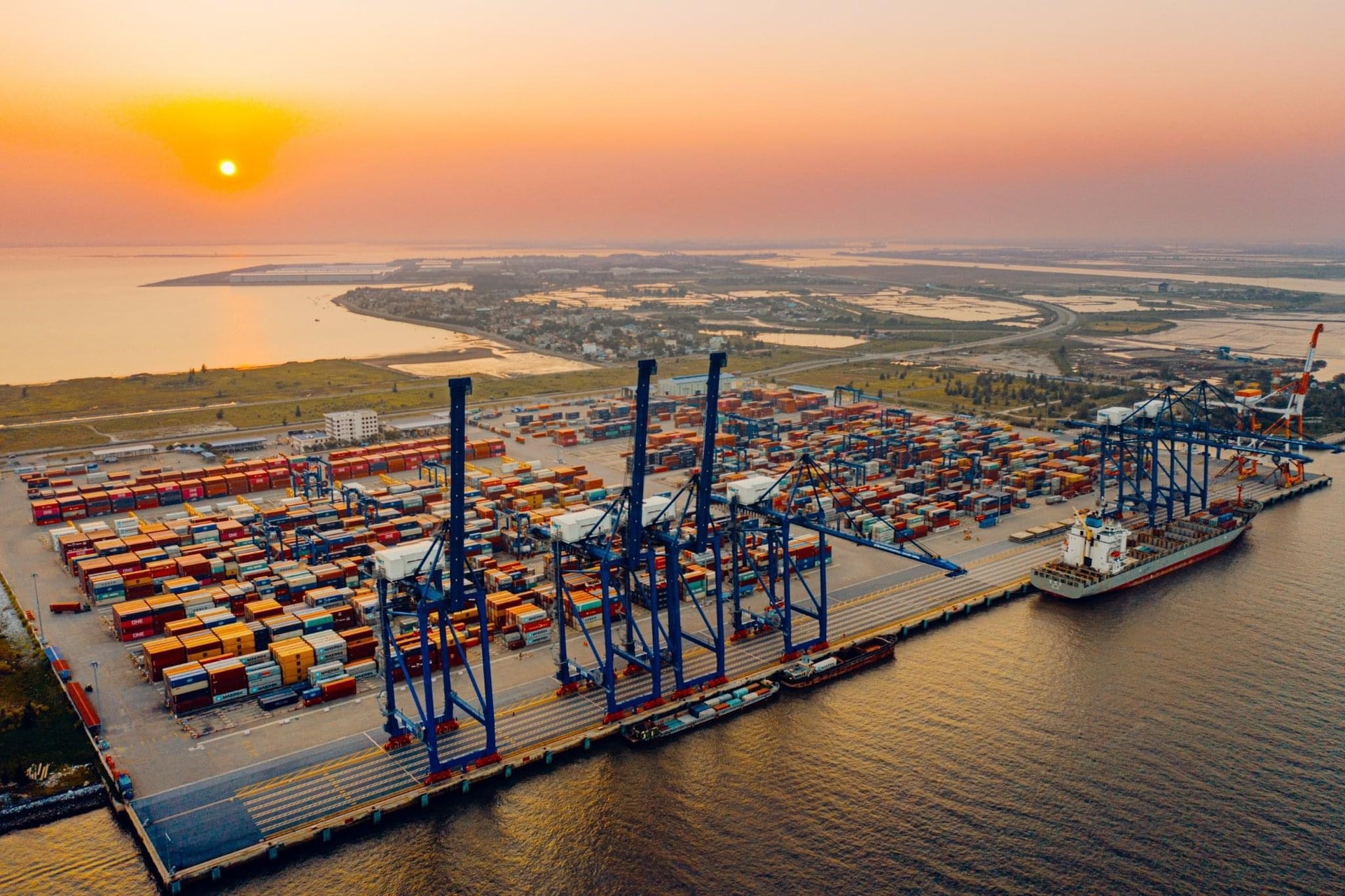 Cảng Hải Phòng ghi nhận mức tăng trưởng hiệu suất ấn tượng trong giai đoạn 2020-2025.