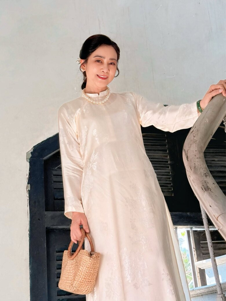 NSƯT Tuyết Thu từng có khoảng thời gian làm công nhân may trước khi nổi tiếng.