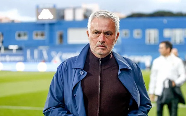 HLV Jose Mourinho chính thức trở lại dẫn dắt Real Madrid sau 13 năm chia cách.