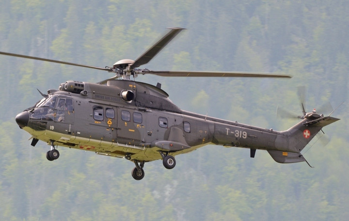 Trực thăng Airbus AS332 Super Puma