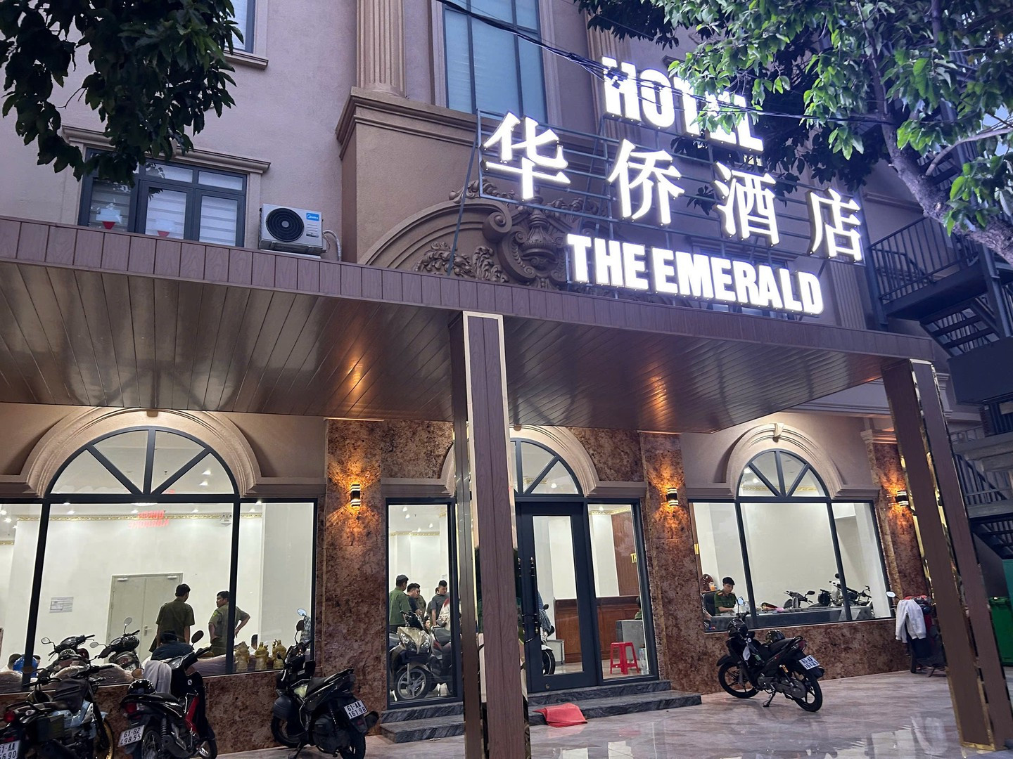 Khách sạn The Emerald, nơi băng nhóm tội phạm thuê trọn gói để làm trụ sở hoạt động lừa đảo.