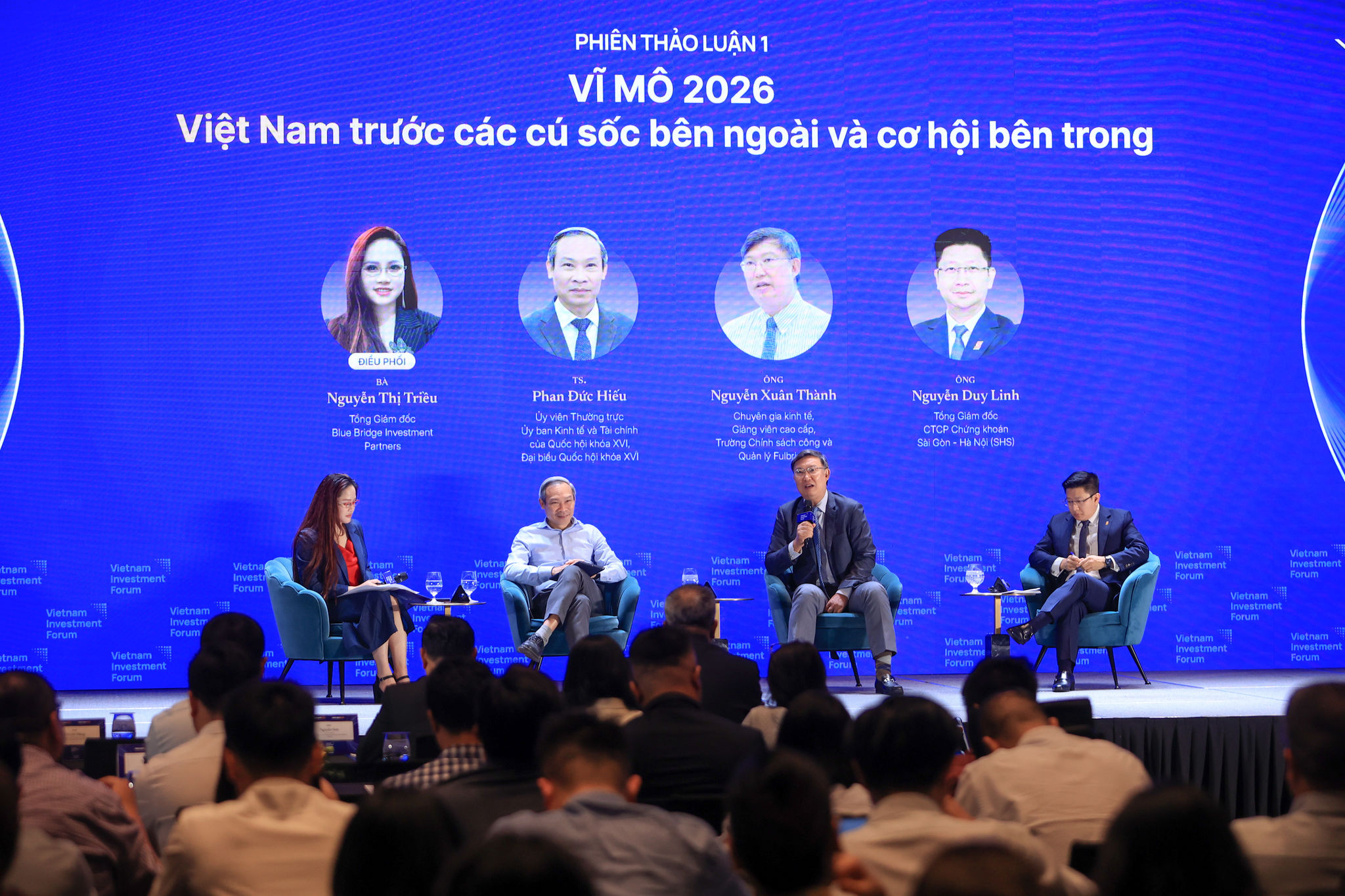 Các chuyên gia thảo luận tại sự kiện Vietnam Investment Forum 2026.