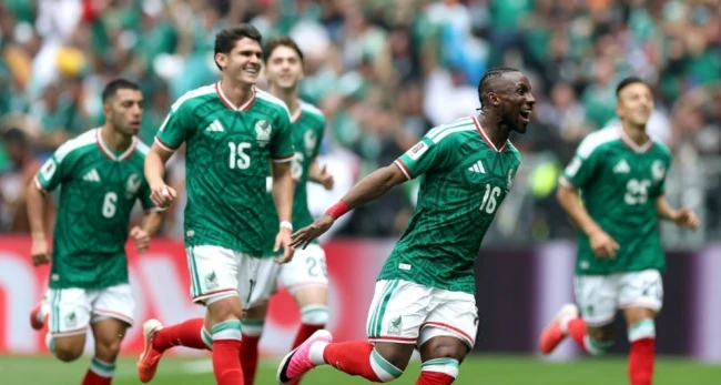 Julian Quinones ghi bàn mở tỷ số cho Mexico tại World Cup 2026.