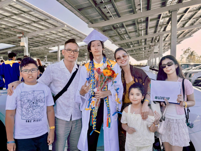 Doanh nhân Đức Hải - chồng hiện tại của Jennifer Phạm - đưa các con sang Mỹ mừng anh trai tốt nghiệp.